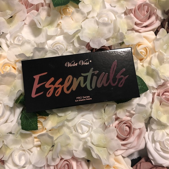 Violet Voss Eyeshadow Palette - Picture 1 of 3